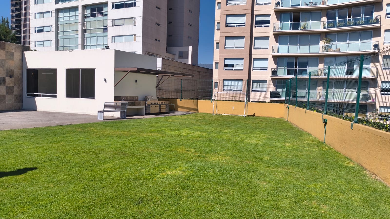 Área de jardín y convivencia
