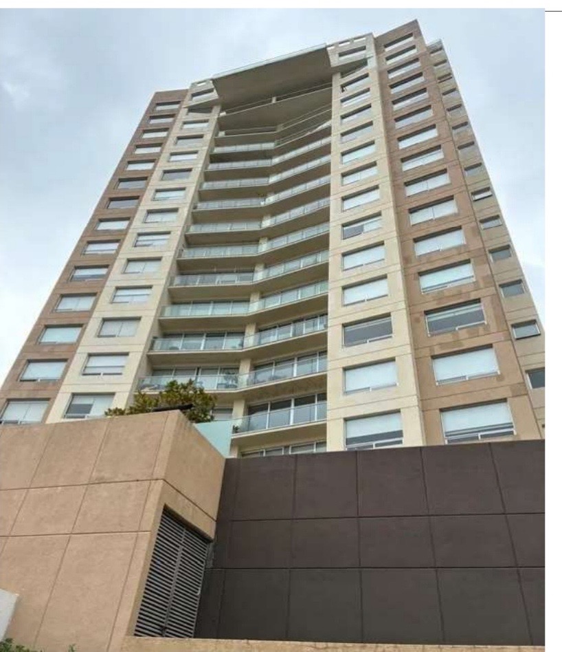 Edificio de departamento en Bosque Real